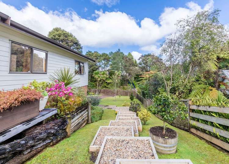 143 Woodlands Park Road Titirangi_12