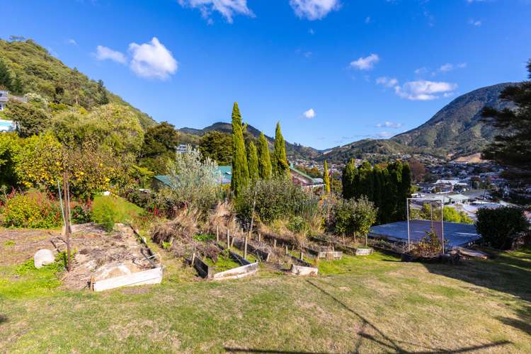 8 Taranaki Street Picton_22