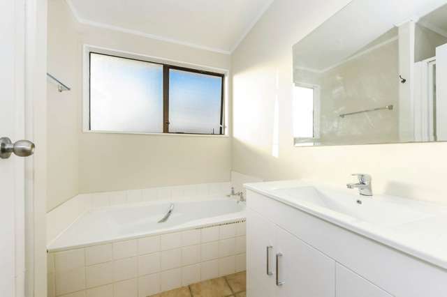 190 Solar Road Glen Eden_3