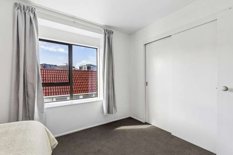 2/2 Goring Street Thorndon_9