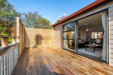 2/64 Langana Avenue_4