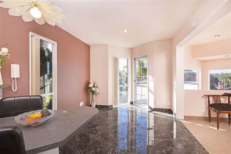 8 Woodview Rise Botany Downs_11