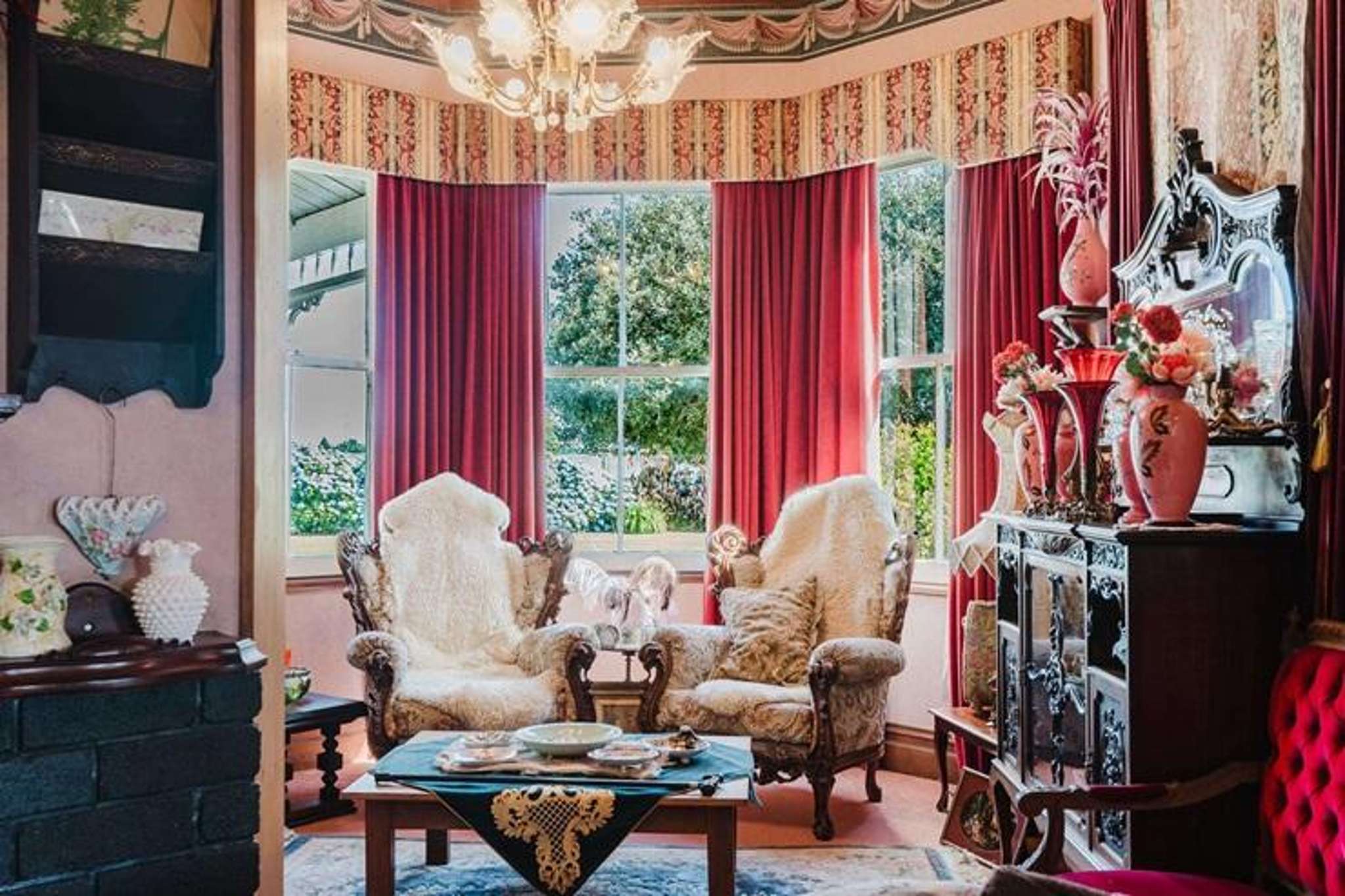 Kiwi collector recreates Downton Abbey in Matangi - house hits the market with over 3000 treasures