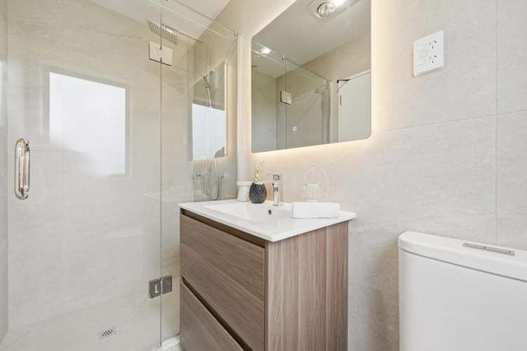 2/7 Cindy Place Pakuranga_6