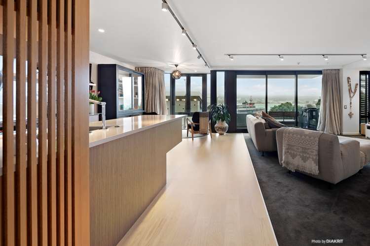 2e/150 Oriental Parade_0