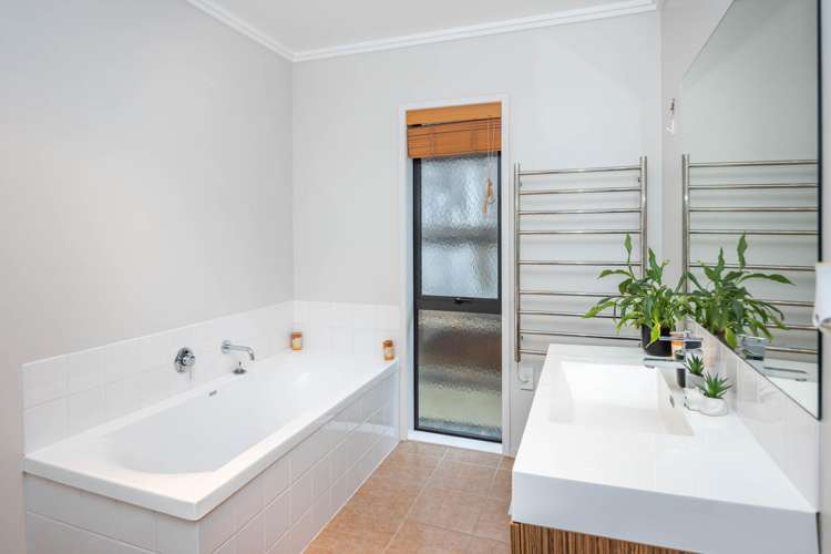 54 Farnborough Drive Nawton_18