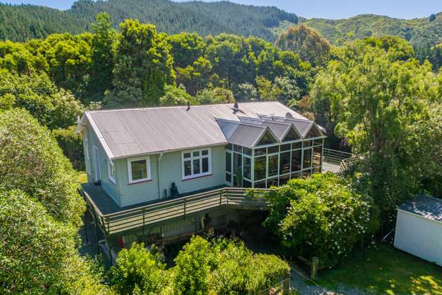 1100b Coast Road Wainuiomata Coast_2