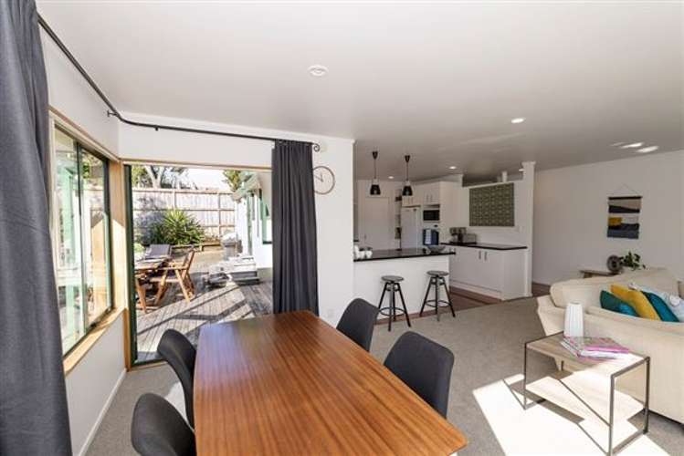 37a Amberley Avenue Te Atatu South_24