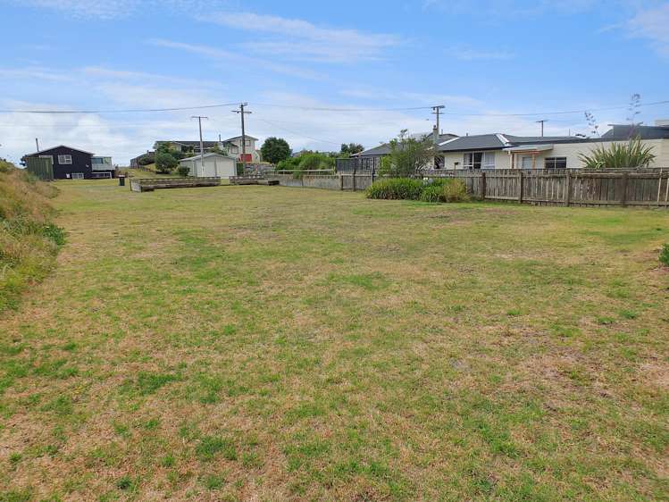 33 Marine Parade Foxton Beach_18
