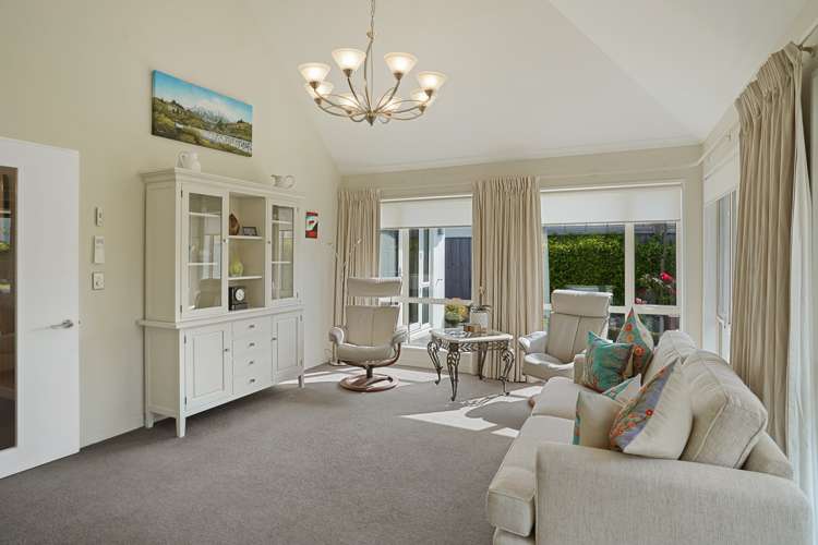 4 Barnsley Crescent West Melton_14