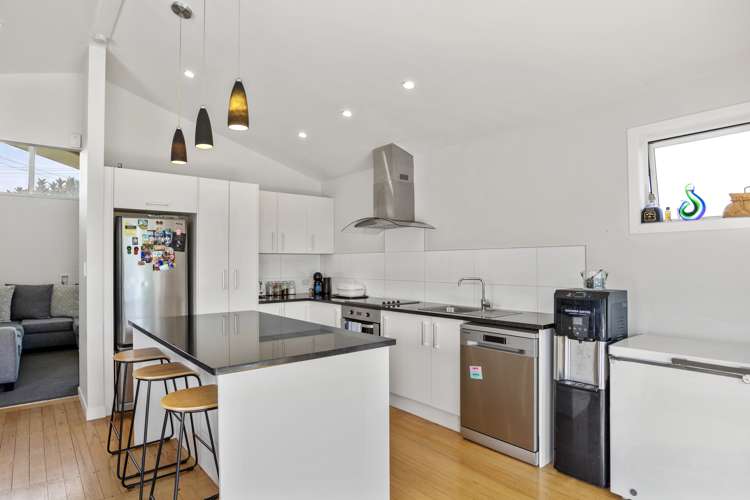 18 Farnborough Crescent Mangere_6