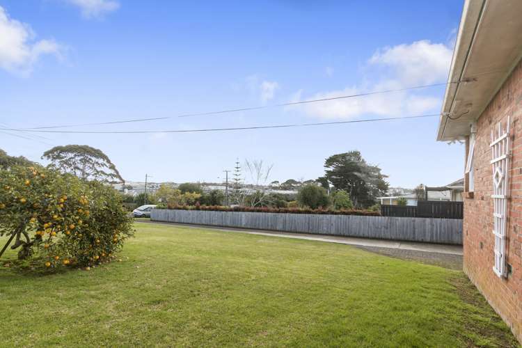 127 Flanshaw Road Te Atatu South_6