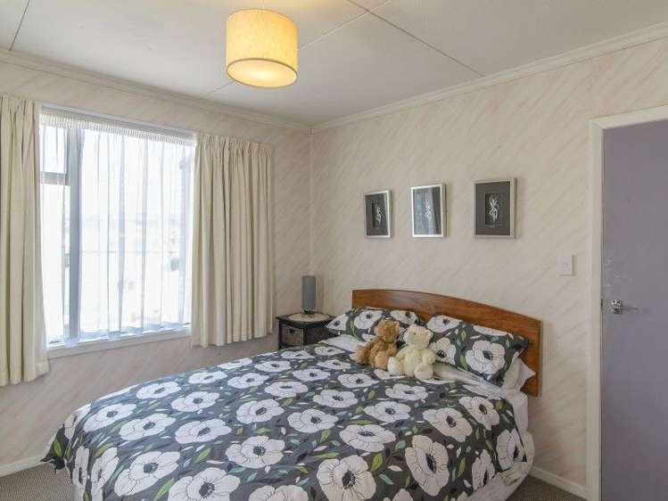 210 Queens Drive Lyall Bay_9