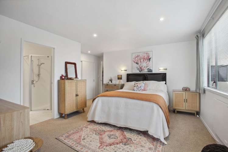 2b/12 Seaway Road Clarks Beach_14