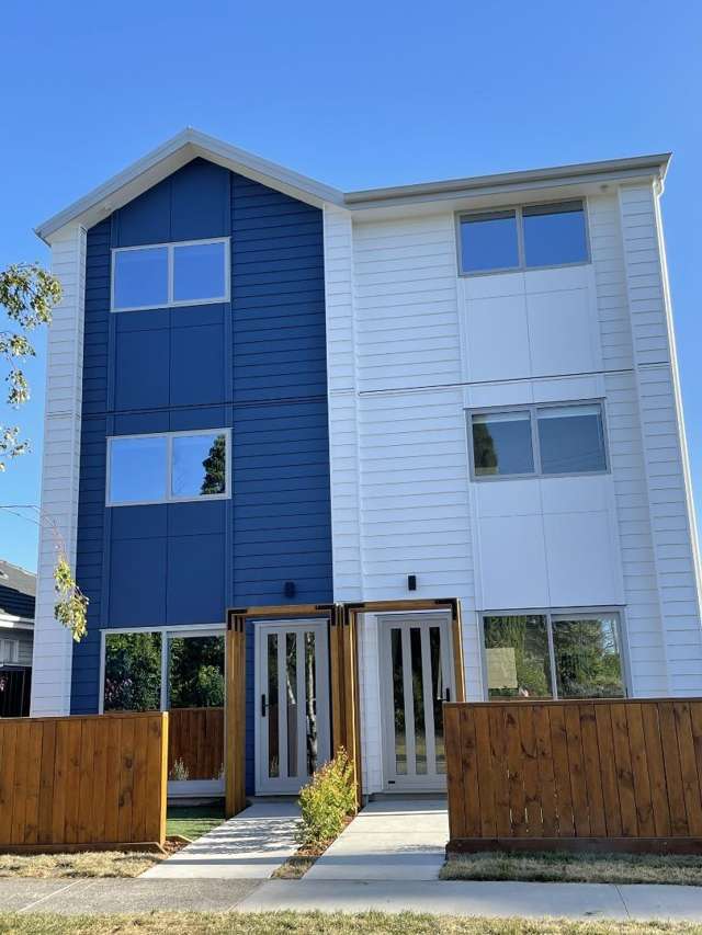 Sunny townhouse with Ensuite