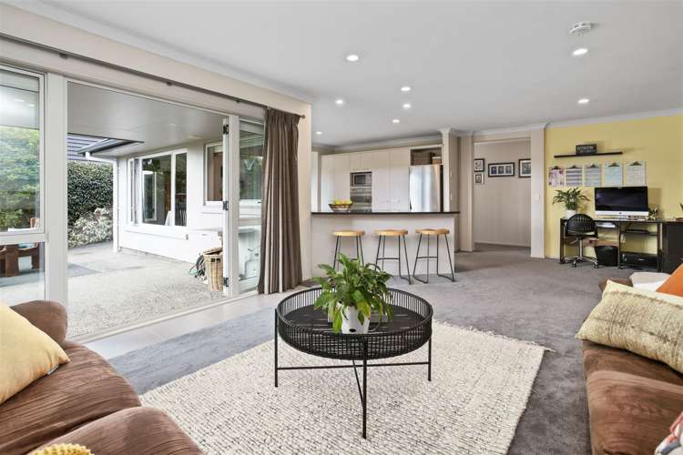 62 Intrepid Crescent Beachlands_6