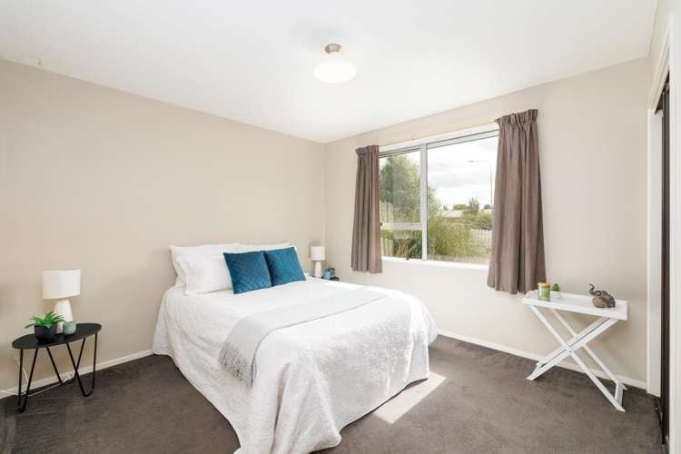 8 Peckham Lane Woolston_8