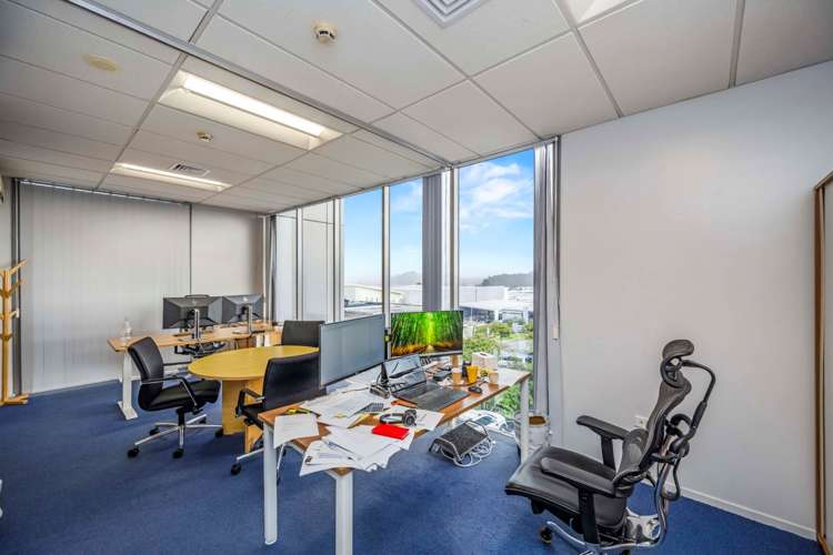 Unit 1/9 Orbit Drive Rosedale_12