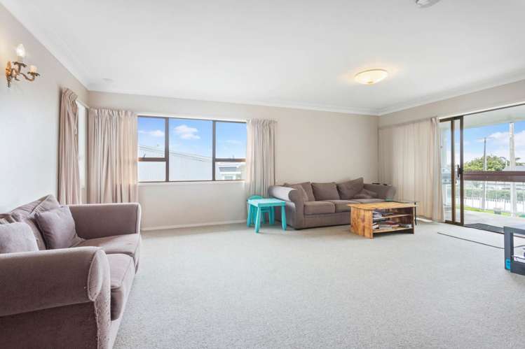 1/8 Woodbine Avenue_0