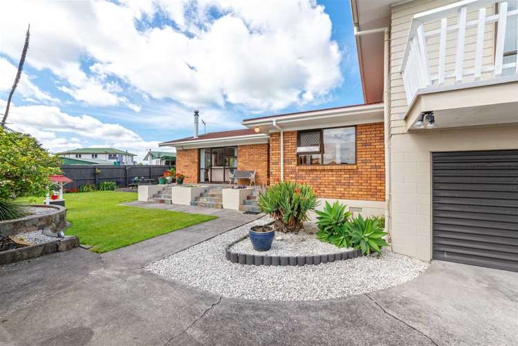 208 Edmonton Road Te Atatu South_13