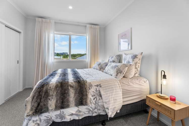 32 OMAHURU ROAD  "Kahawai Point" Glenbrook_39