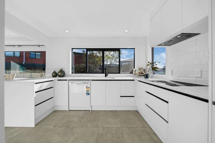 2/12 Solana Court Botany Downs_9