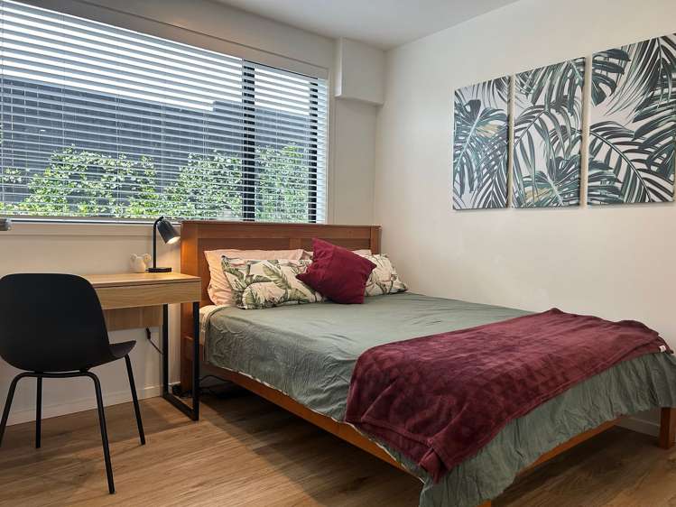 Room 1 @ 5/25 Lloyd Avenue Mount Albert_13