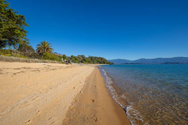 9 Cornwall Place Takaka_16