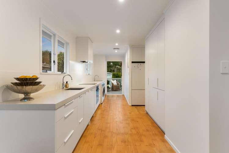 12 Crocombe Crescent Beach Haven_10