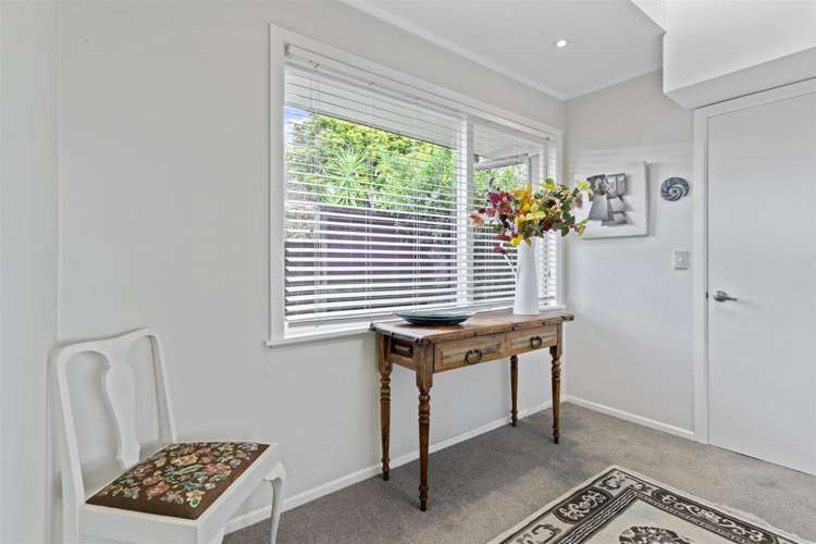 5a Colmar Road Mellons Bay_21