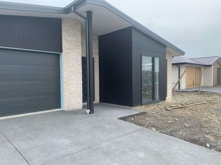 184 Faringdon Boulevard Rolleston_17
