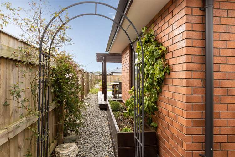 7 Dakota Place Burleigh_29