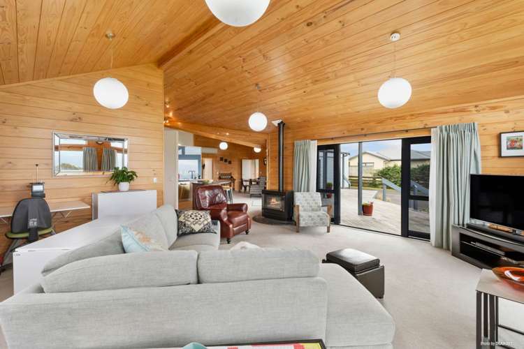 1357 East Coast Road Whakatiwai_8