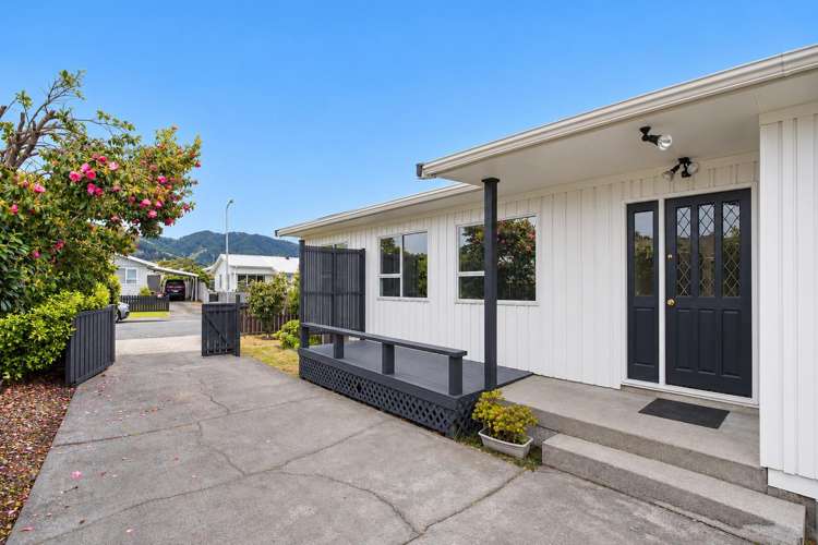 11 Makarini Street Paraparaumu_1