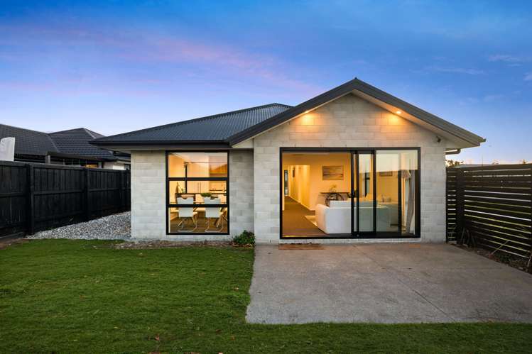 1 Woodford Avenue Woodend_15