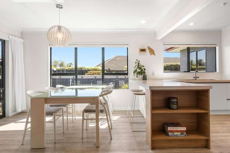 49 Olympus Way Richmond_8