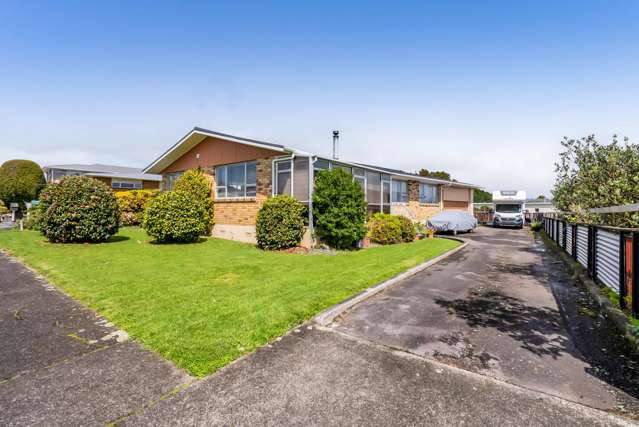 Brilliant Brick, Grand Location