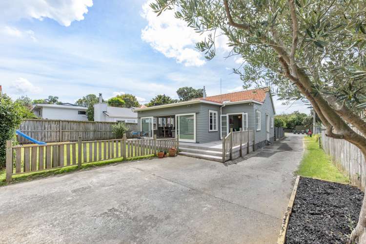 14 Houpara Street One Tree Hill_18