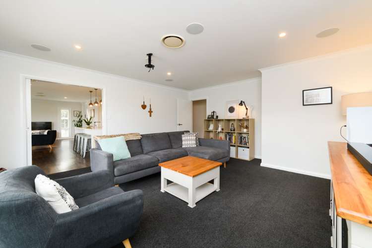 7 Roots Street East Feilding_13