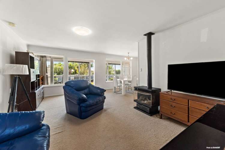 215 Vipond Road Stanmore Bay_4