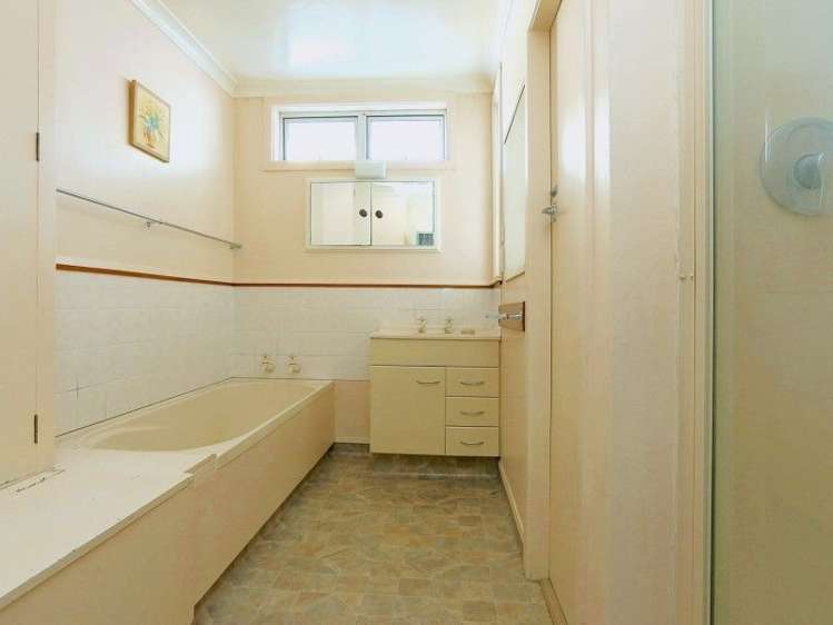 54 Harpham Street Taradale_12