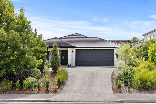 Modern, single level home in the heart of Matakana Village.