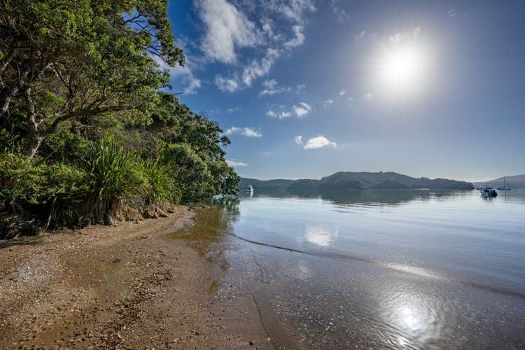 130 Whangaruru Wharf Road Russell Surrounds_11