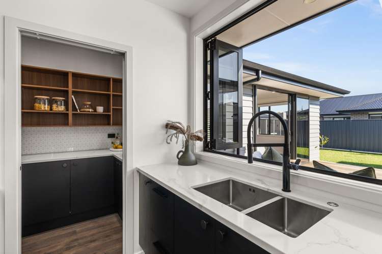 10 Meech Way Frimley_11