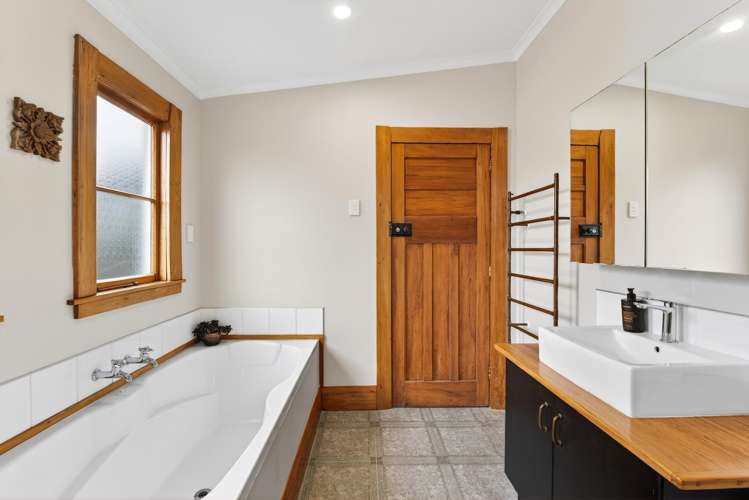 921 Willowpark Road North Mayfair_13