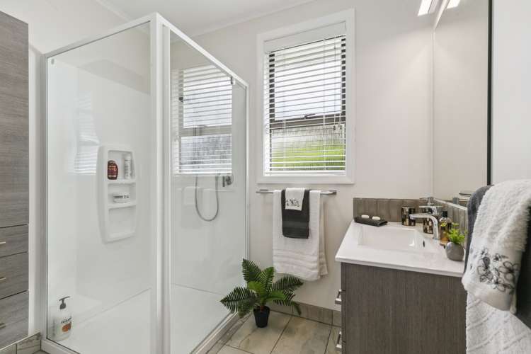 365 Main Road Tawa_10