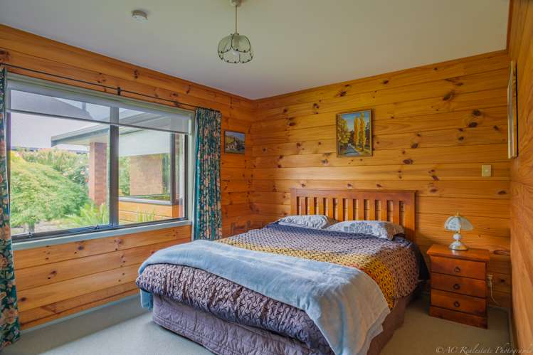 45 Pages Road Marchwiel_11