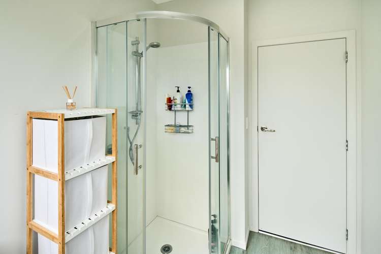 109a Gloaming Hill Titahi Bay_15