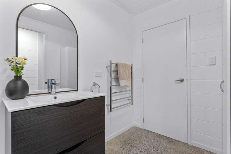 6 Seatoun Avenue Leigh_23