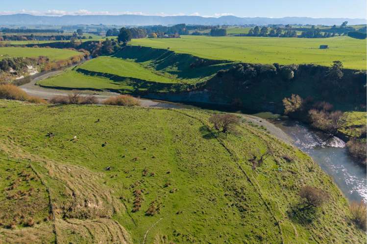 120 Okarae Road Rangitikei Surrounds_12